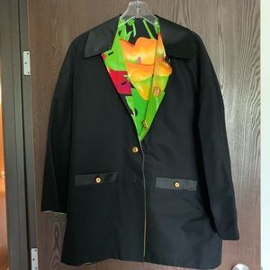 Reversible black coat with flowers